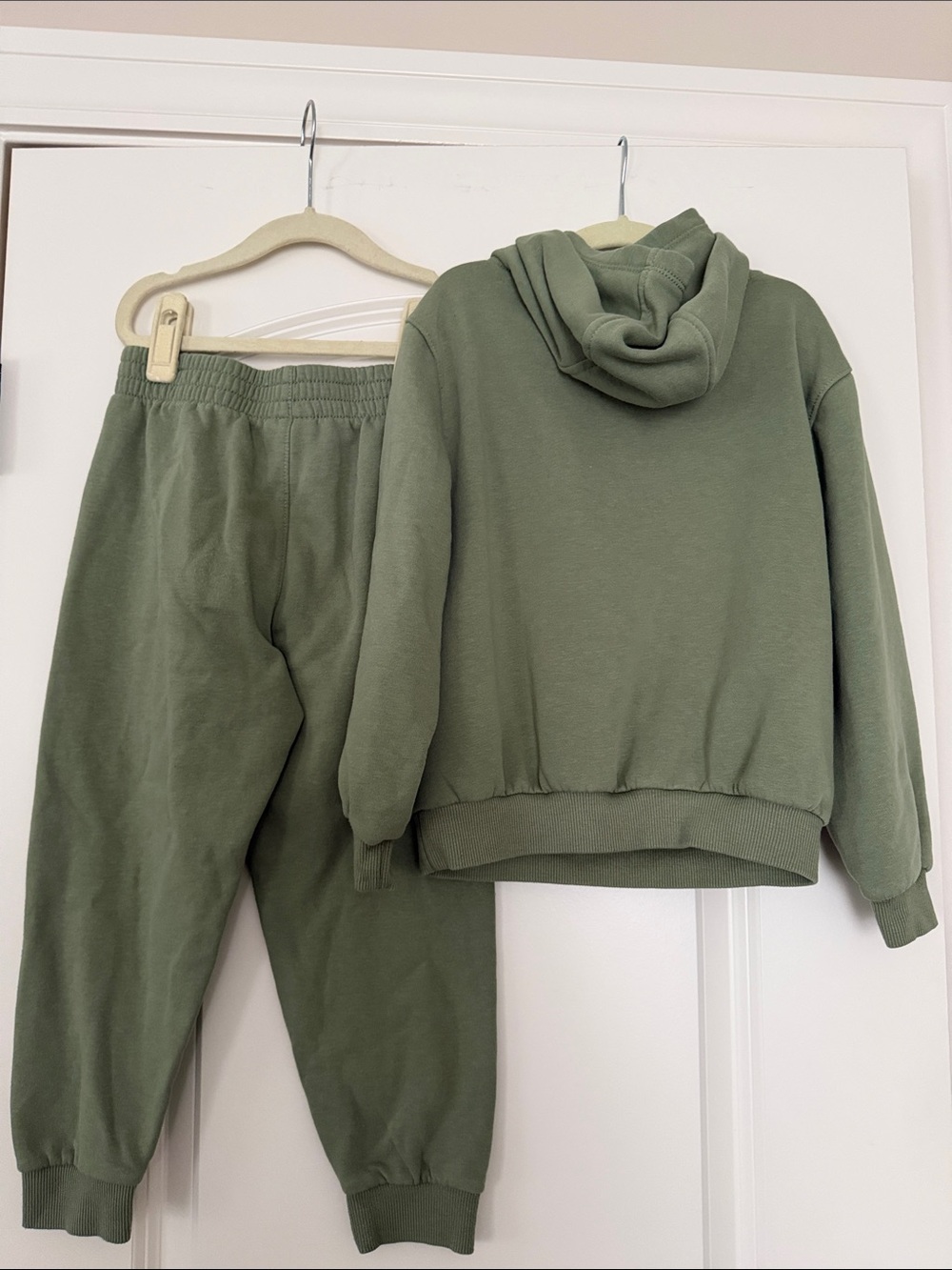 Nike | (6) Kids Olive Green Hoodie & Jogger Set - Picture 4 of 6